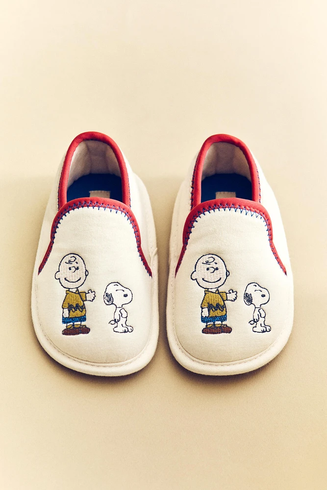 CHILDREN’S PEANUTS™ SLIPPERS