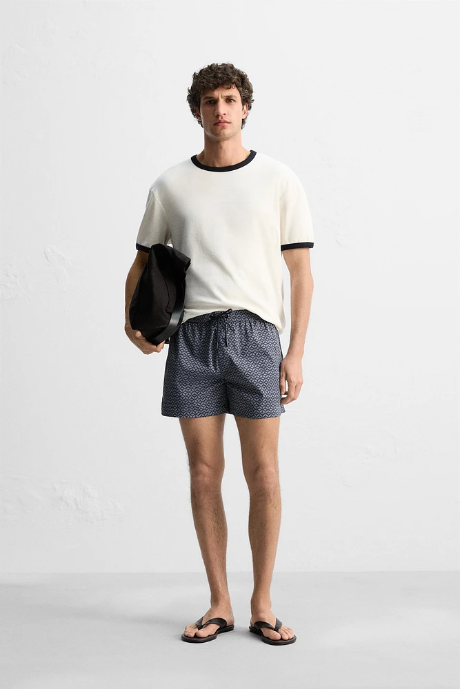 MAILLOT DE BAIN COURT À IMPRIMÉ GÉOMÉTRIQUE