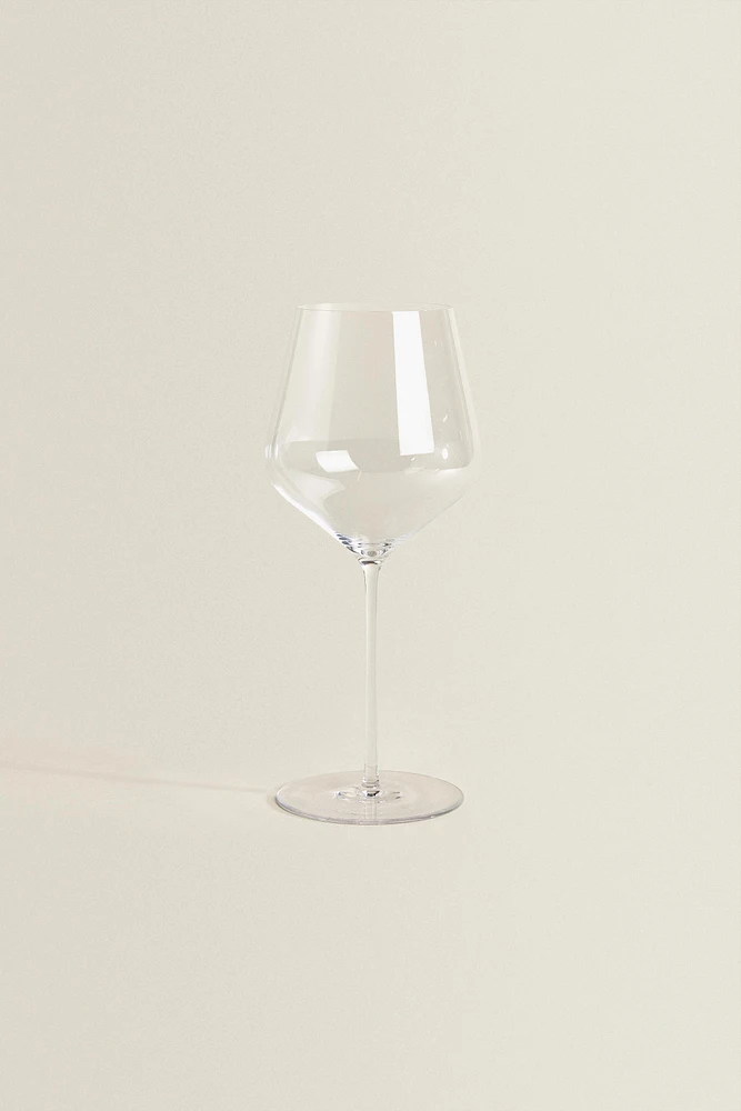 BLOWN CRYSTALLINE WINE GLASS