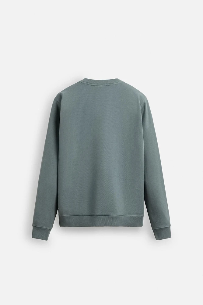 CREW NECK POCKET SWEATSHIRT