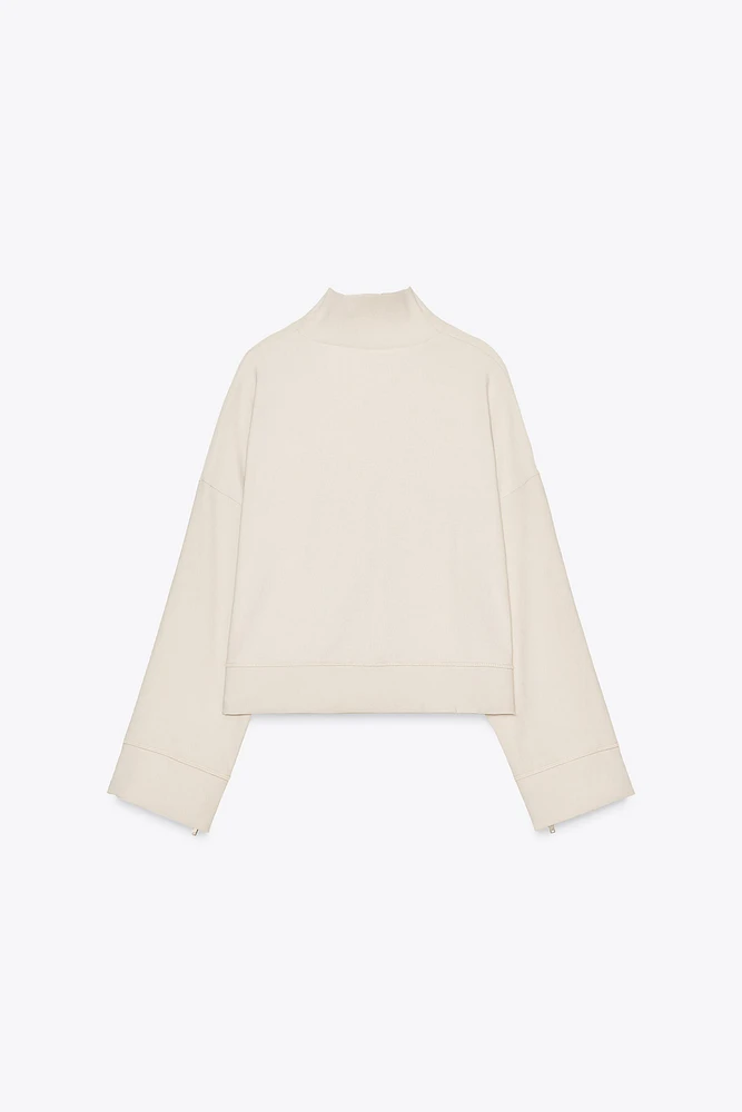 TOP VOLUMINEUX À ZIP