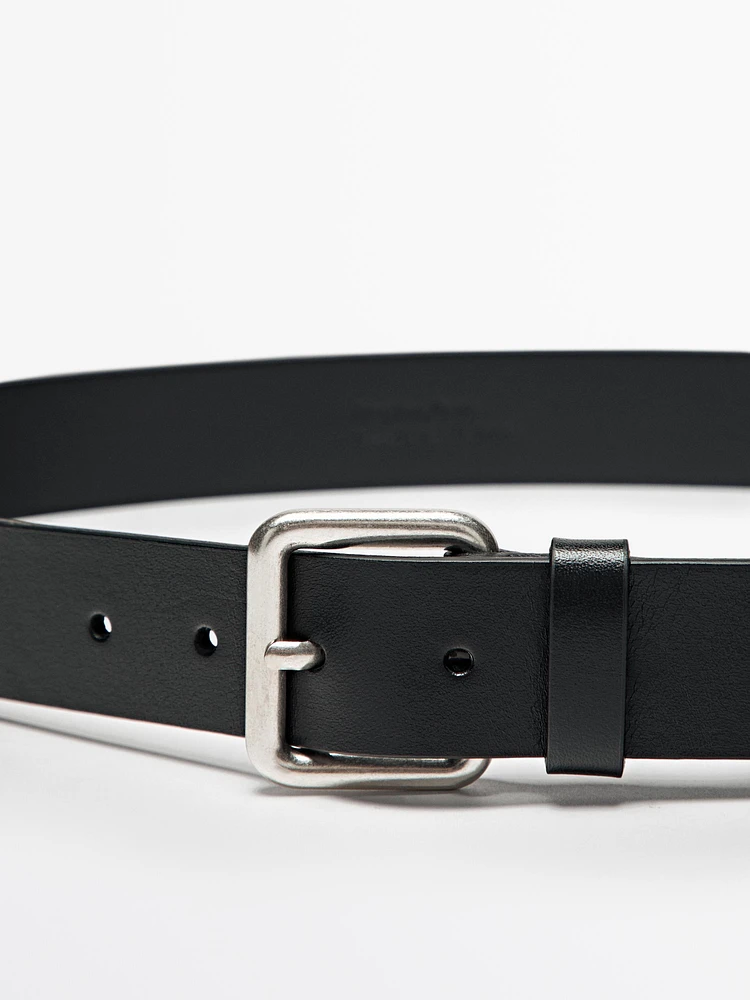 Ceinture en cuir avec boucle métallisée