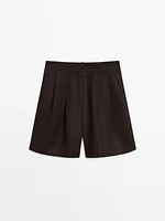 Pleated Bermuda shorts