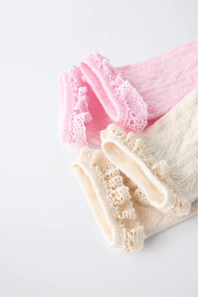 LOT DE DEUX PAIRES CHAUSSETTES AVEC DENTELLE RAPPORTÉE