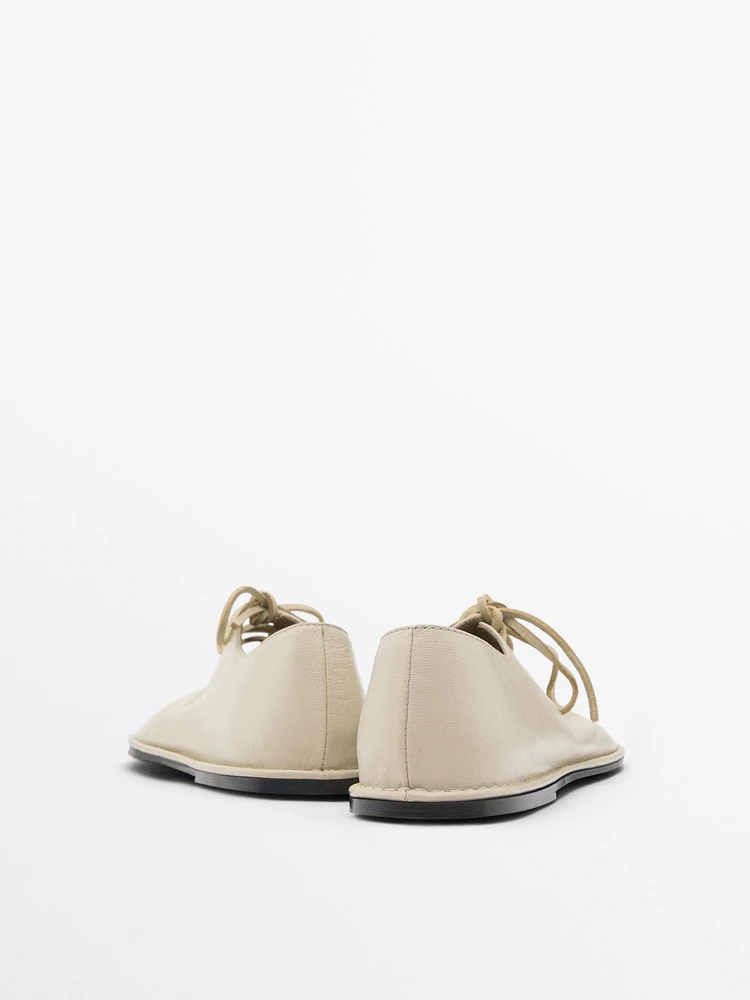 Ballet flats with instep knot