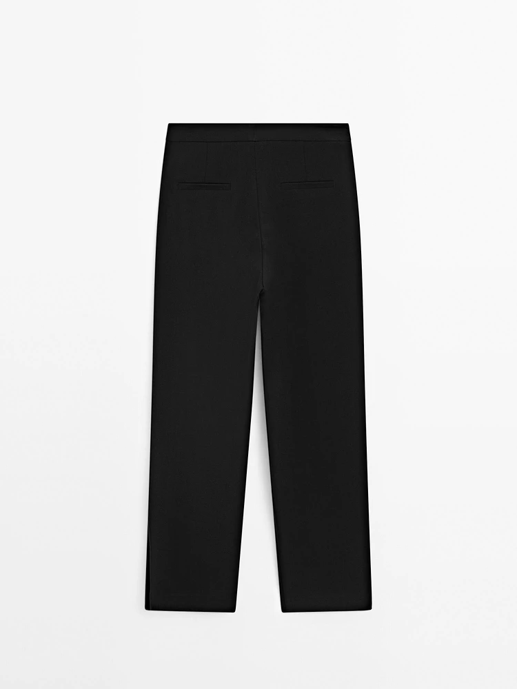 Pantalon avec boutons dans le bas