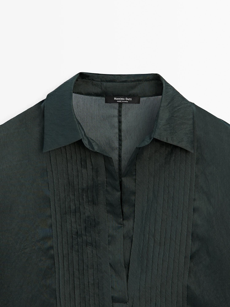 Loose-fitting shirt with pintuck detailing