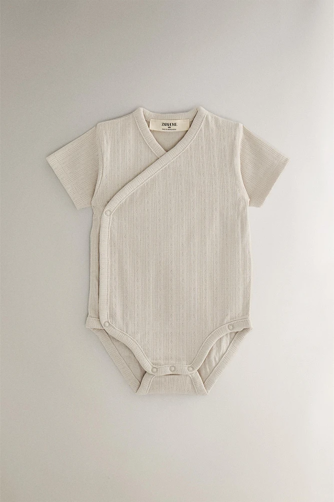 CHILDREN’S SET OF BODYSUITS