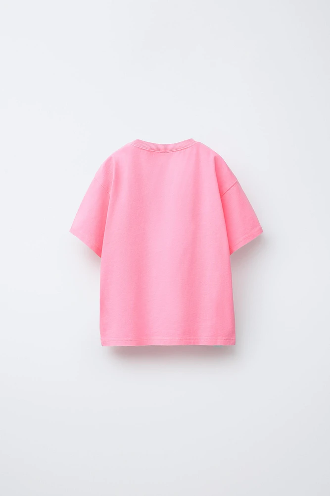 T-SHIRT TEINT EN PIÈCE IMPRIMÉ