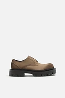 CHAUSSURES EN CUIR À VOLUME