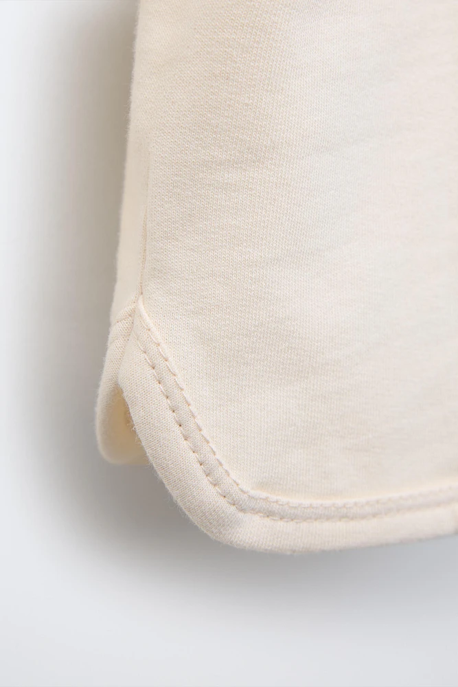 BASIC TRIM T-SHIRT