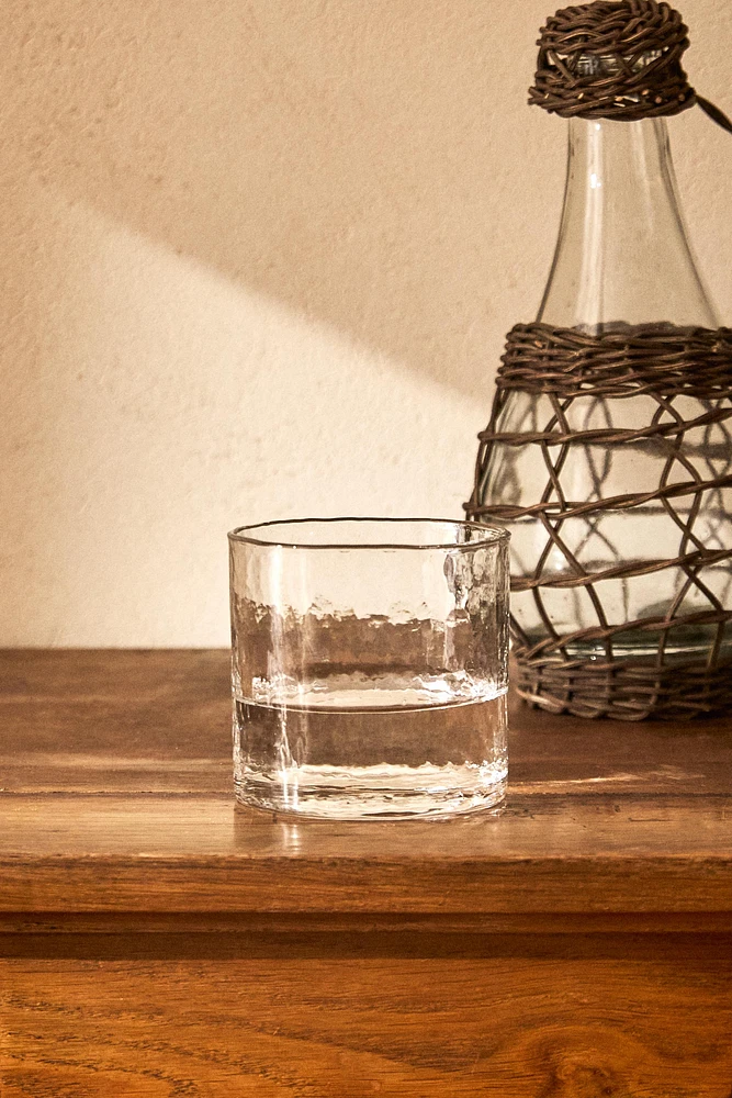 VERRE EN VERRE RECYCLABLE MARTELÉ