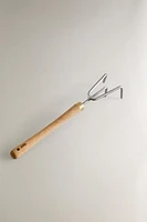 GARDEN RAKE WITH WOODEN HANDLE