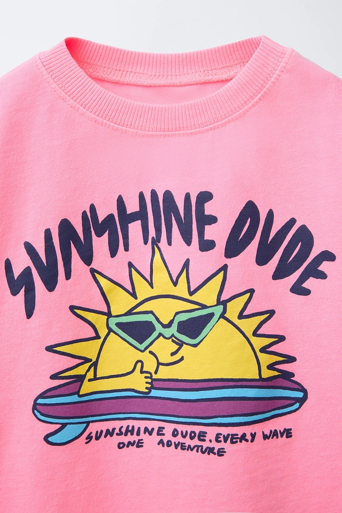 T-SHIRT TEINT EN PIÈCE IMPRIMÉ