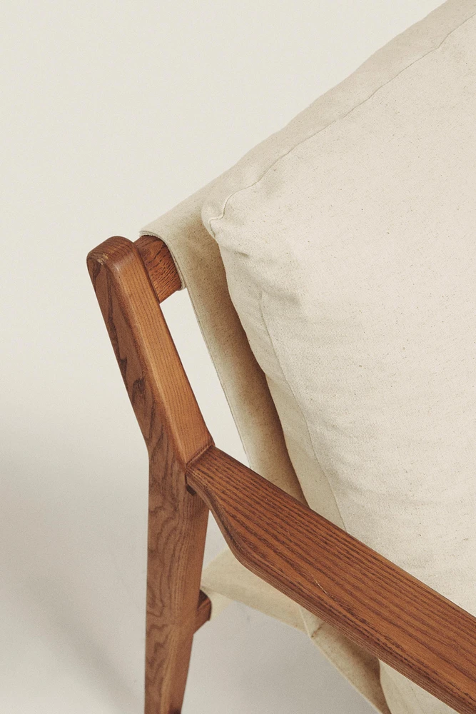 WOODEN ACCENT CHAIR WITH REMOVABLE CUSHION