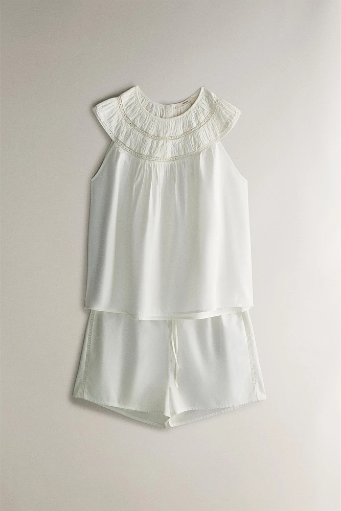 GATHERED SHORTS WITH LACE