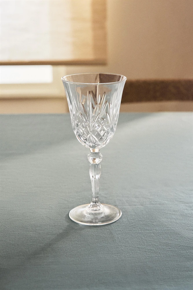 ENGRAVED CRYSTALLINE WINE GLASS