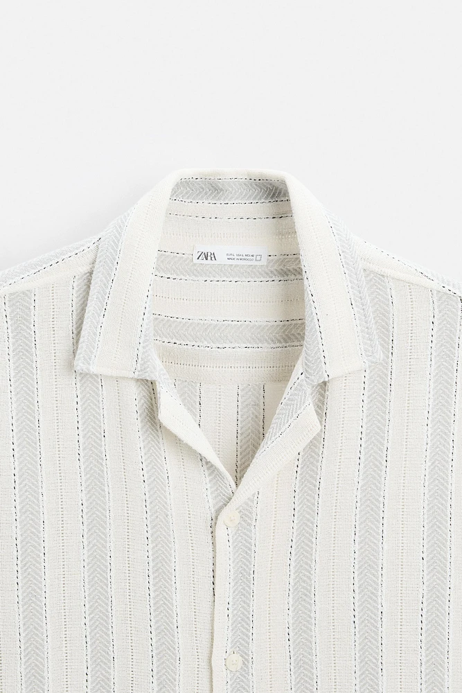 CHEMISE À TEXTURE AVEC RAYURES
