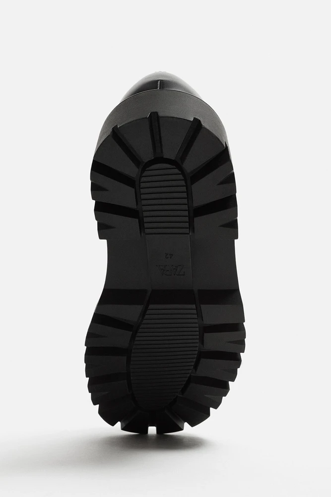 CHAUSSURES À SEMELLE VOLUME