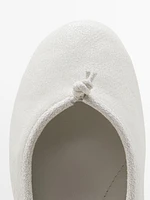 Crackled ballet flats with knot