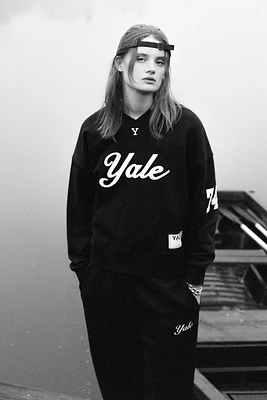YALE™ SWEATSHIRT
