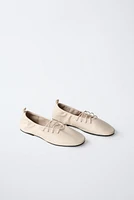 BALLERINES À LACETS