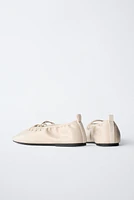 BALLERINES À LACETS