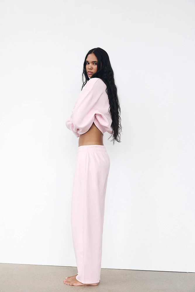 BASIC PLUSH SWEATSHIRT