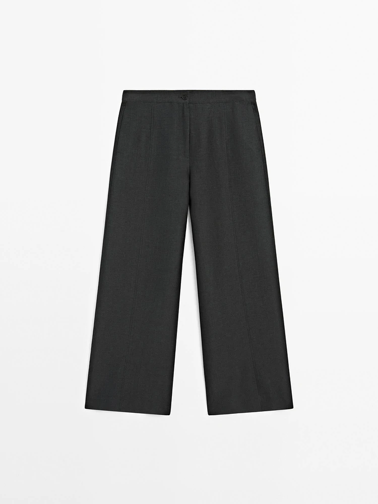 Pantalon large et fluide coutures apparentes