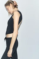 STRETCH CONTOURING BUCKLE TOP