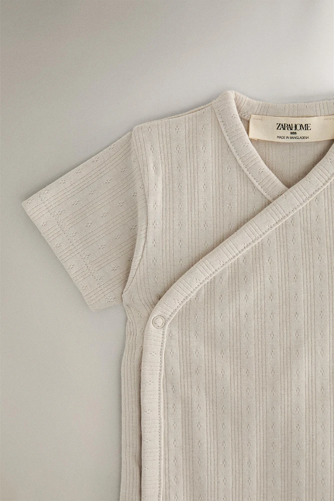 CHILDREN’S SET OF BODYSUITS