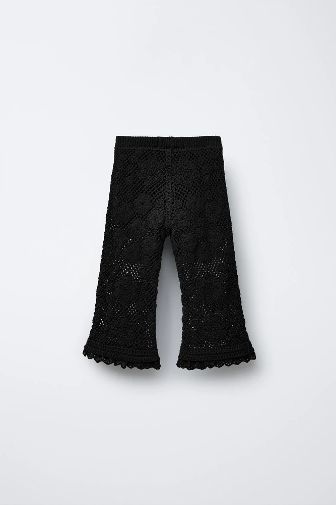 PANTALON EN MAILLE AU CROCHET AVEC DENTELLE