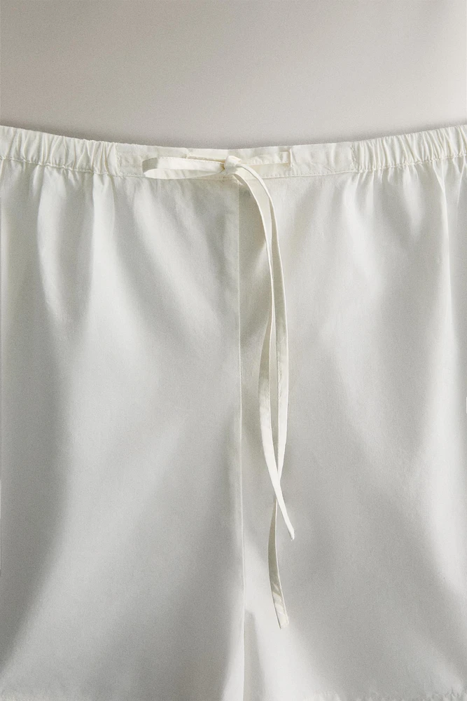 GATHERED SHORTS WITH LACE