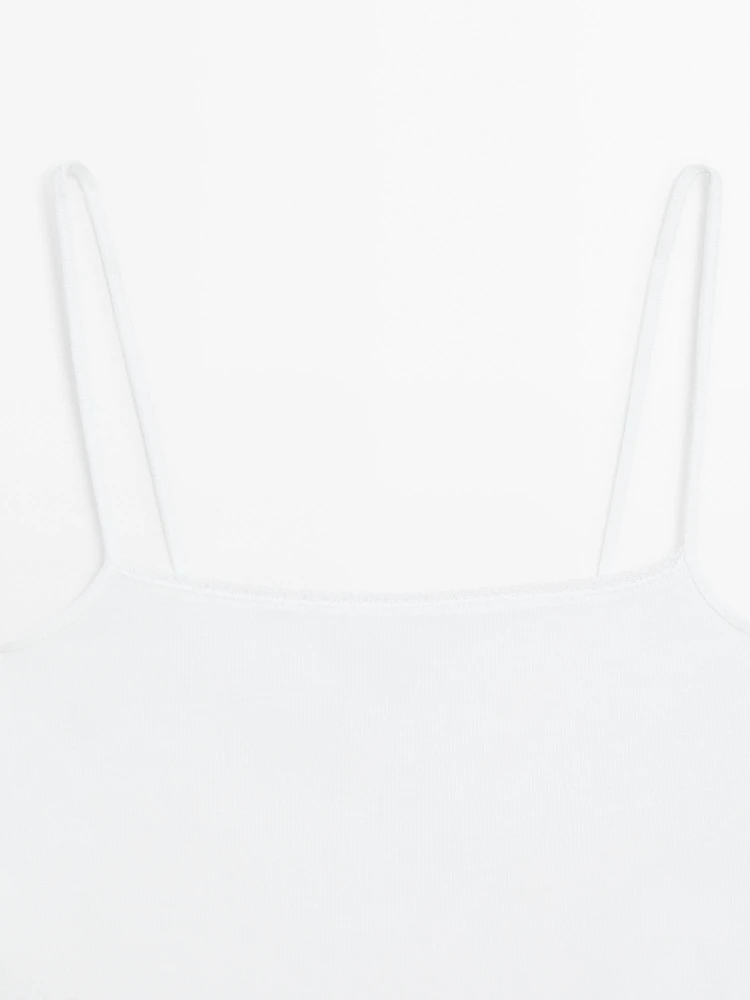 Top en maille à bretelles et dentelle