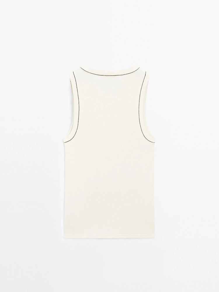 100% cotton T-shirt with contrast detail