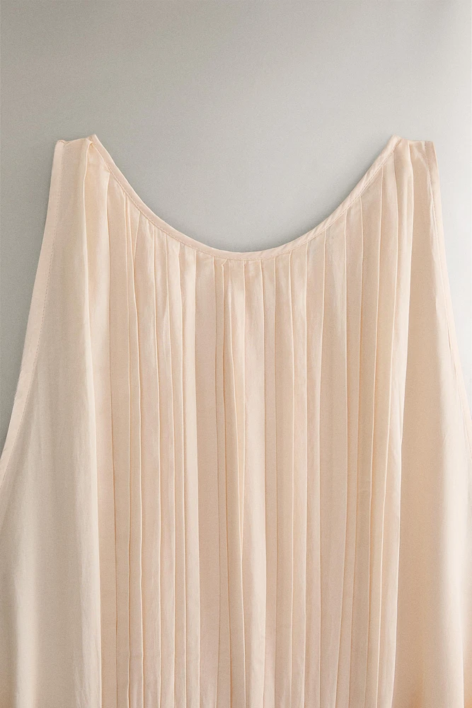 PLEATED SATEEN NIGHTGOWN