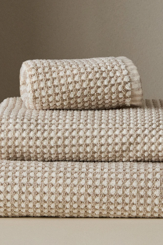 TEXTURED CHECK BATH TOWEL