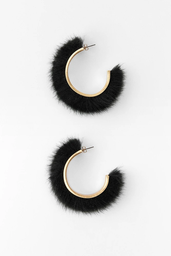 BOUCLES D'OREILLES ANNEAUX EFFET FOURRURE ÉDITION LIMITÉE