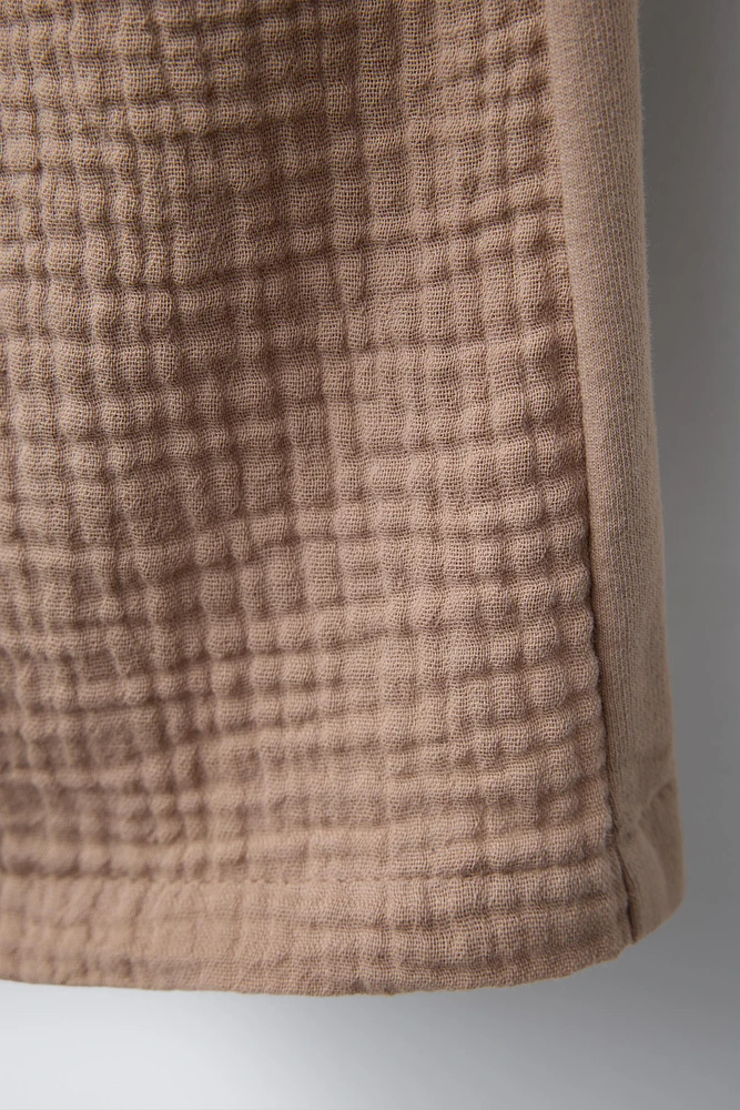 PANTALON DROIT EN MATIÈRES VARIÉES TEXTURÉ
