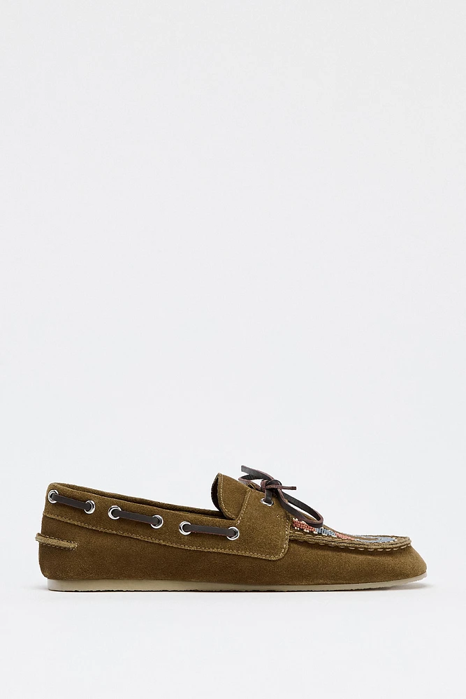 MOCASSINS EN CROÛTE DE CUIR BRODÉS