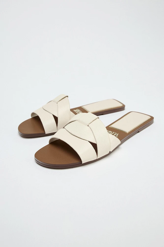 FLAT CROSSED LEATHER SANDALS
