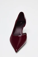 CHAUSSURES À TALONS ASYMÉTRIQUES