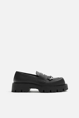 MOCASSIN À SEMELLE ÉPAISSE AVEC FRANGES