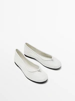 Crackled ballet flats with knot