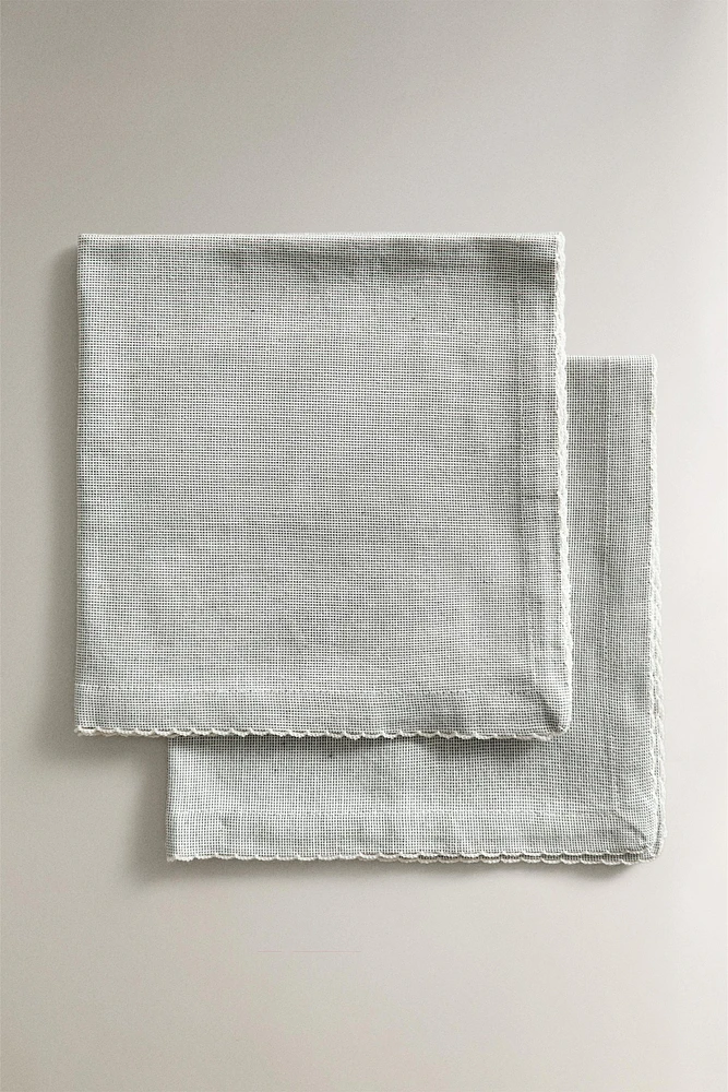 SCALLOPED NAPKINS