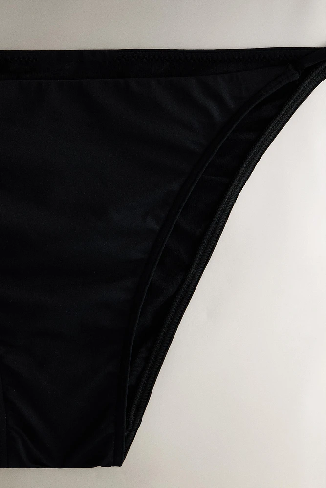 BEACH BIKINI BOTTOMS WITH THIN STRAPS