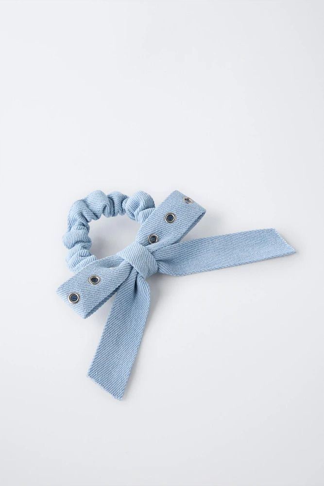 LOT DE DEUX CHOUCHOUS EN DENIM À LACET