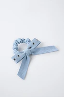 LOT DE DEUX CHOUCHOUS EN DENIM À LACET
