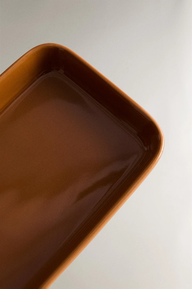 CARAMEL STONEWARE BUTTER DISH
