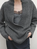 Pull en maille perlée à col effiloché